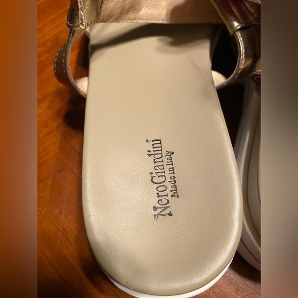 NeroGiardini Womens Size 37 (US 7) Leather Metallic Gold Flatform Sandals - Picture 12 of 16